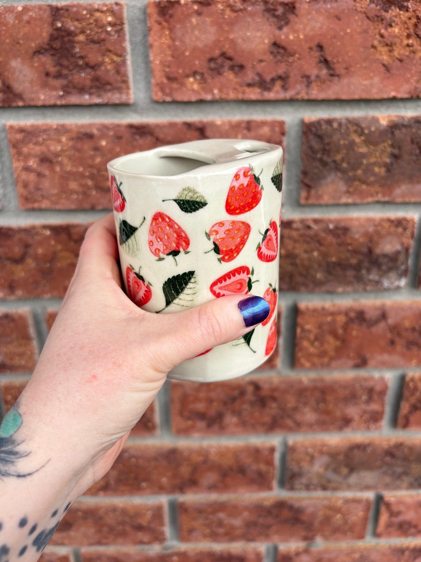 to-go cup strawberries - 12oz
