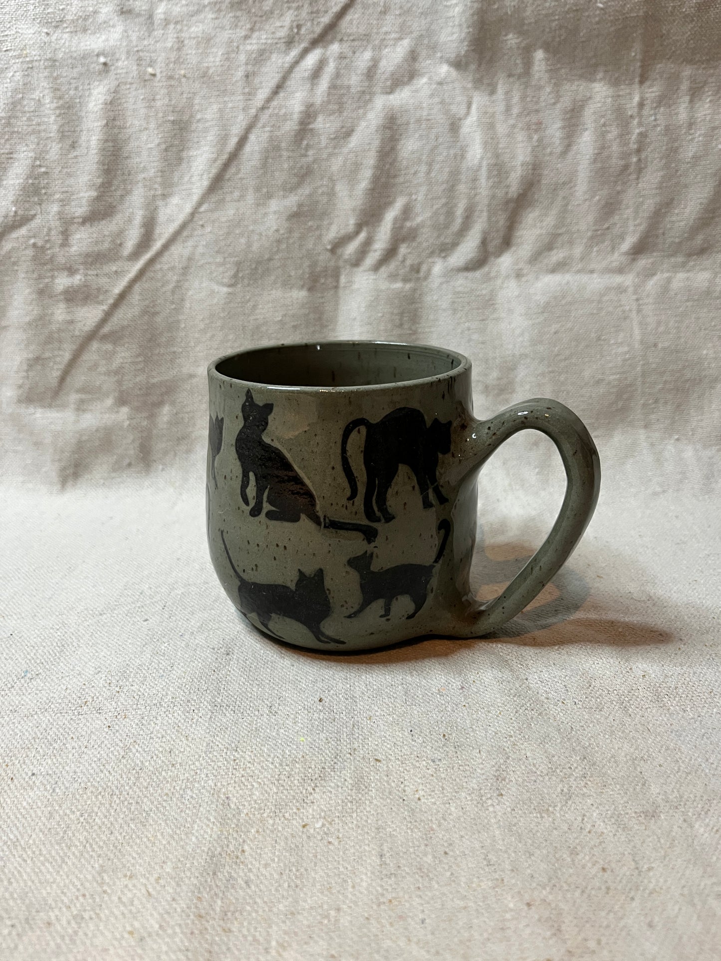 F&F mug: silhouettes (10oz)