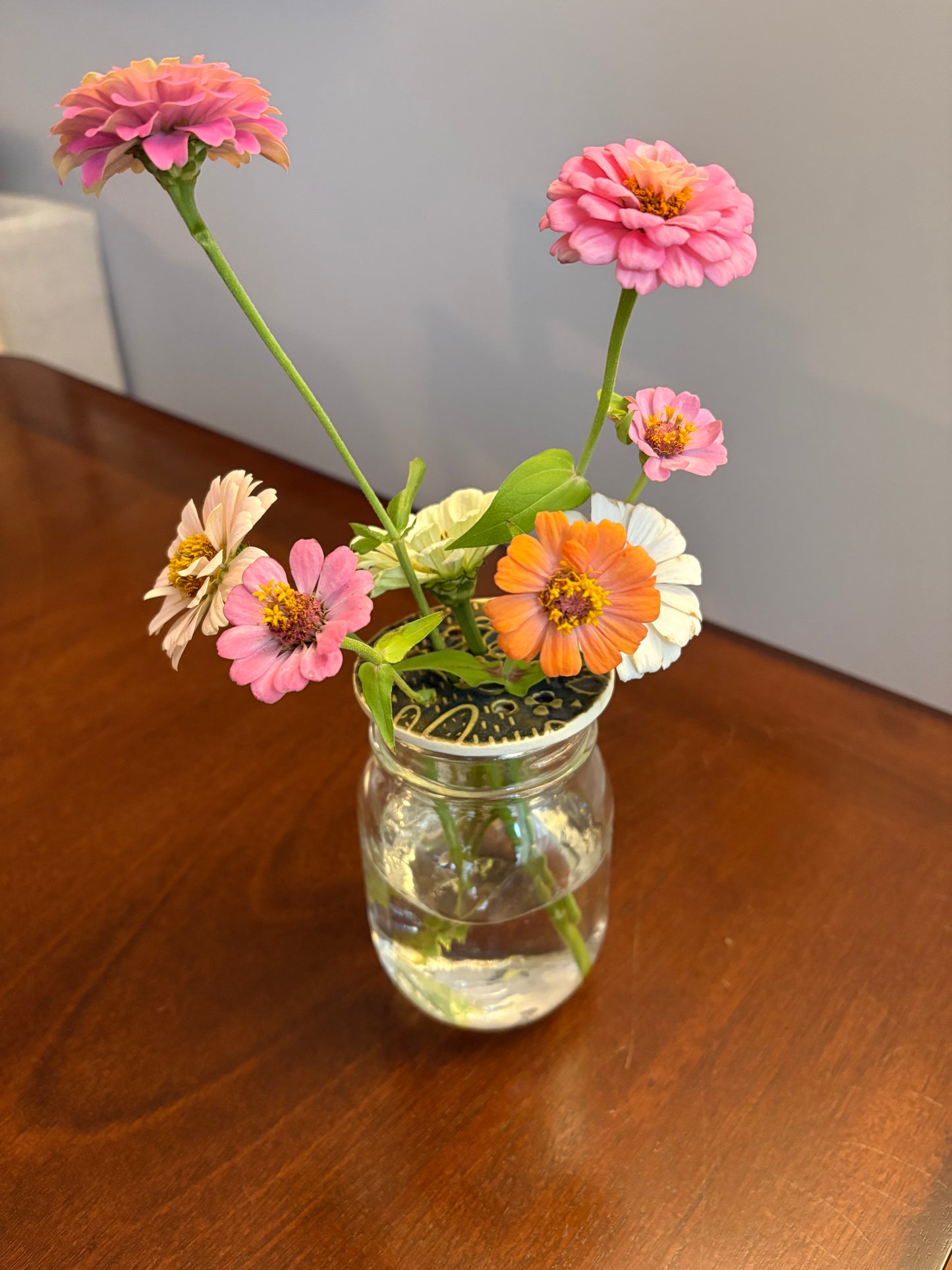 round textured flower frog - 02