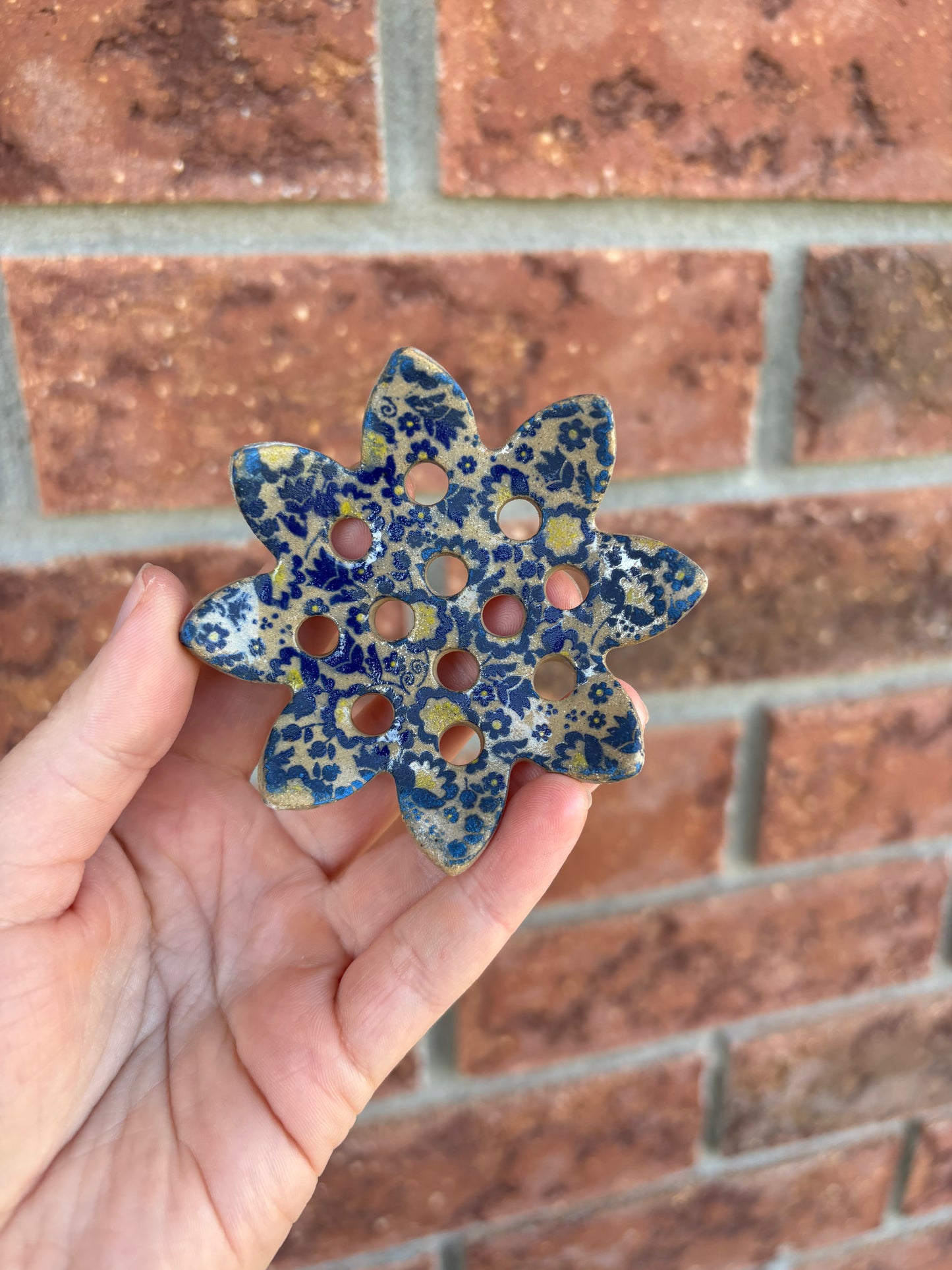 flower shaped flower frog - blue pattern
