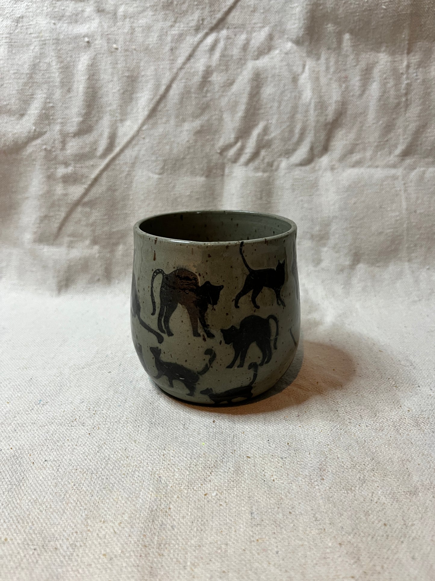 F&F mug: silhouettes (10oz)
