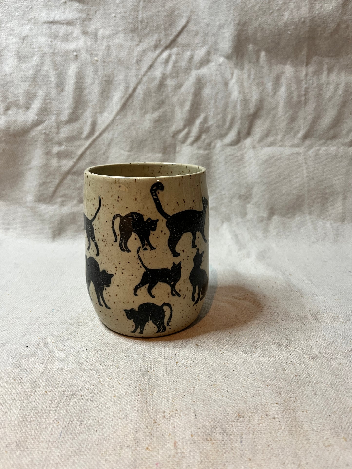 F&F cup: feral / silhouette kitties (10oz)